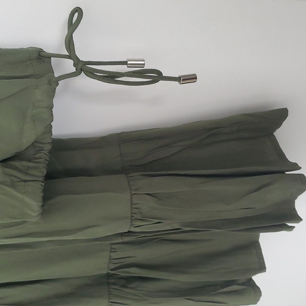 New with tags, beautiful army green dress by Zesica Size M